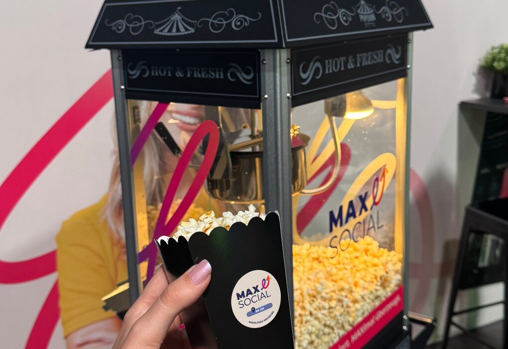 Gebrandete Popcornmaschine für MAXSOCIAL auf der OMR in Hamburg